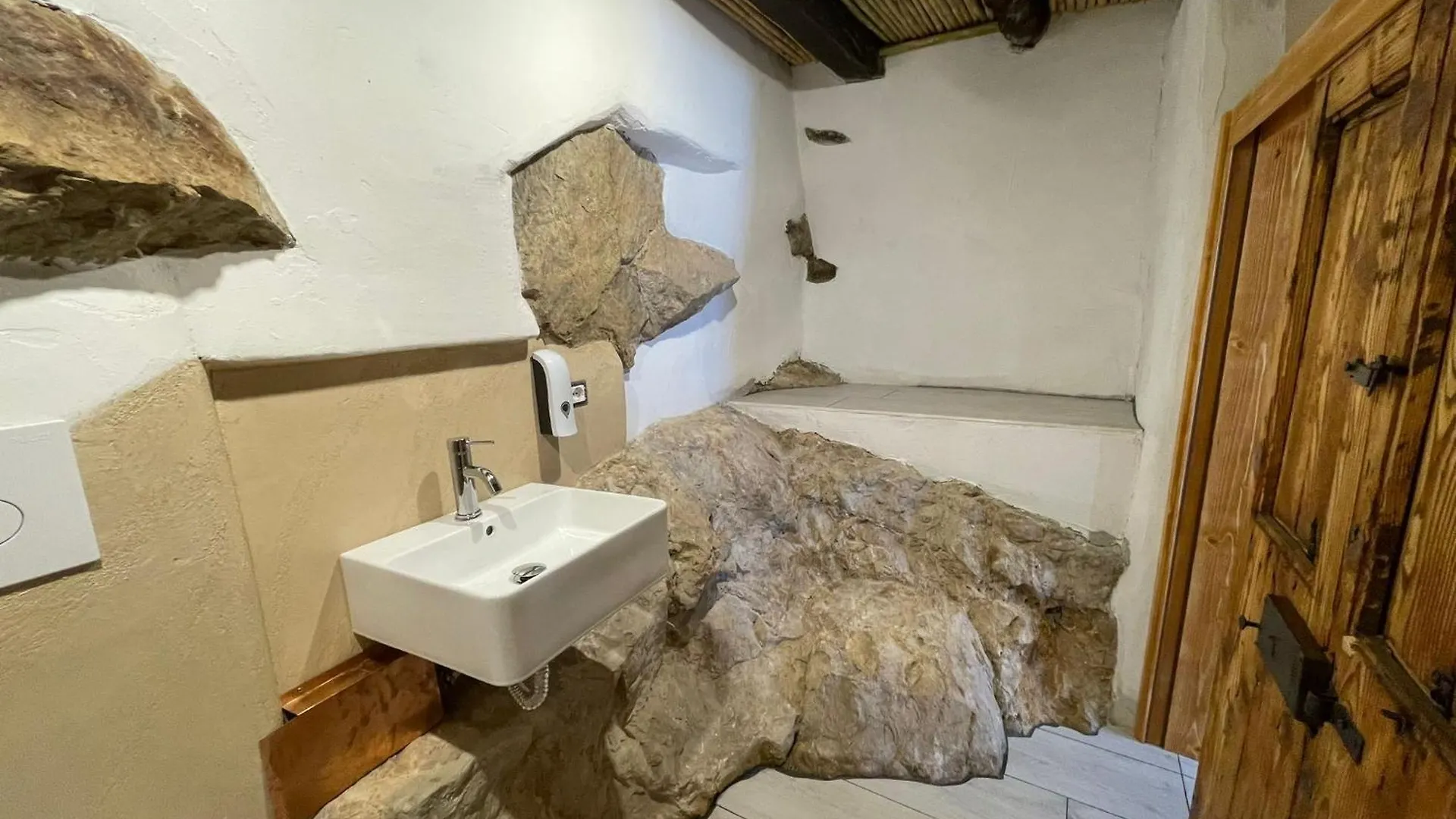Antica Dimora Fora E' Muros Ammentos Posada 0*, Posada (Sardinia) Włochy